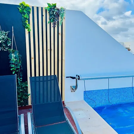 Trendy Isabella, Heated Pool Ferienhaus *
