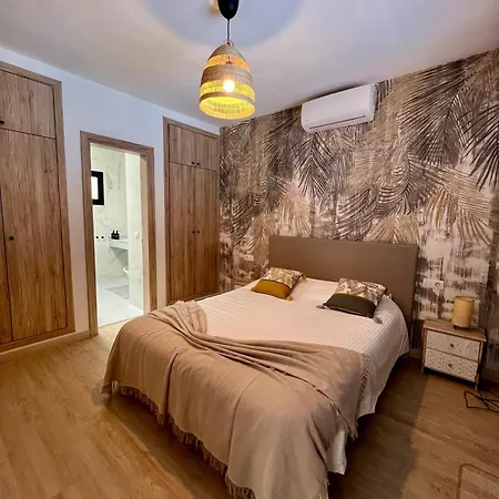 Trendy Isabella, Heated Pool Holiday home *